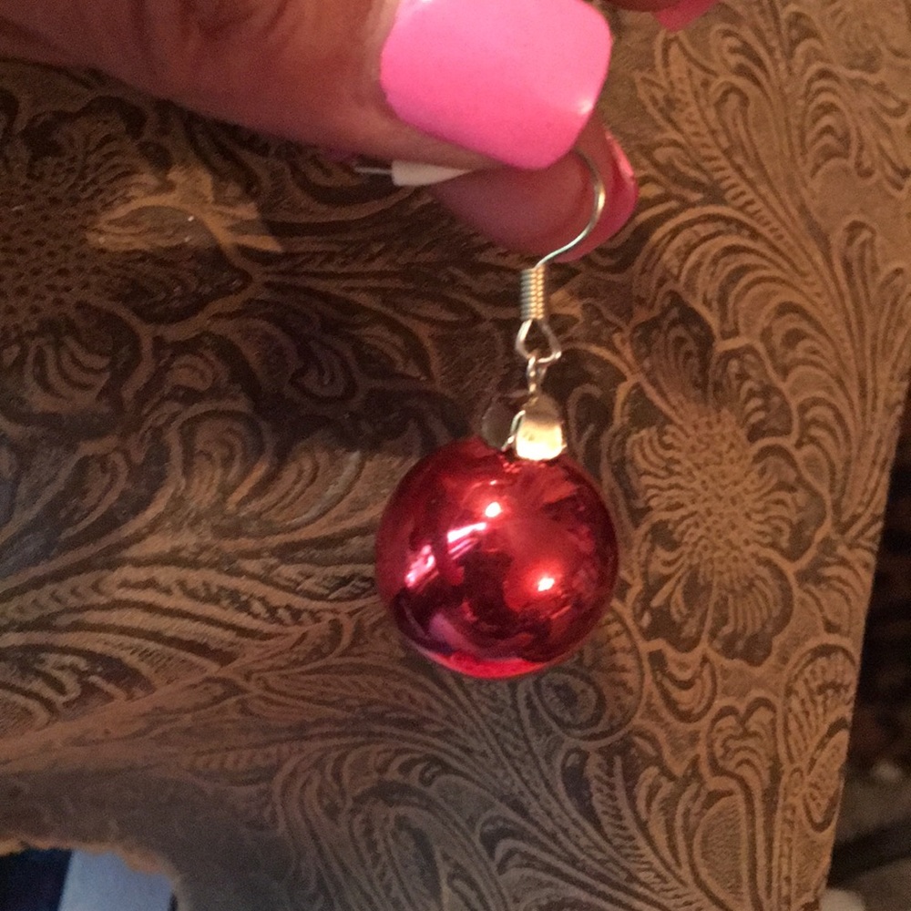 Red earrings - Picture 2 of 2